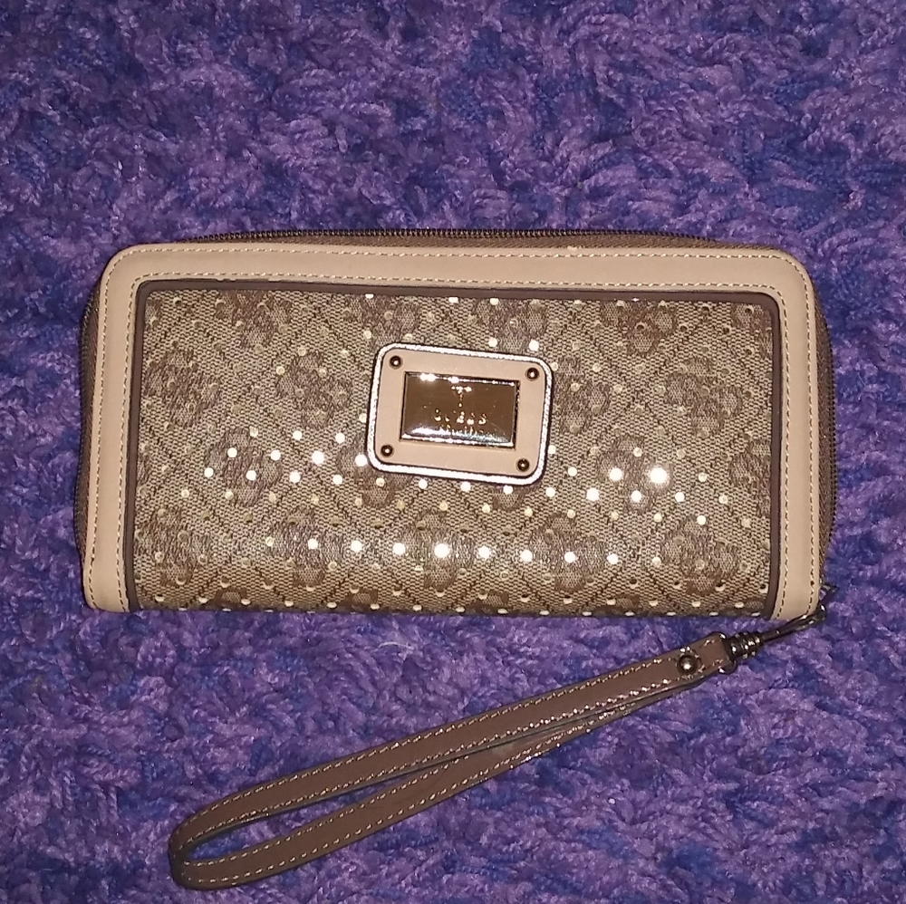 Guess Wristlet